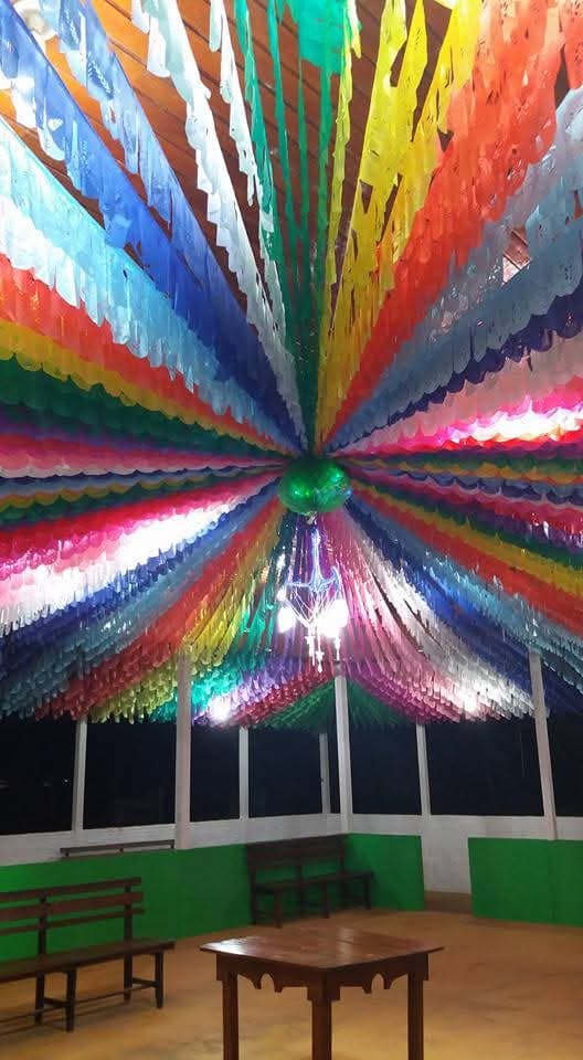 Salão da CEJAR-RO com teto decorado